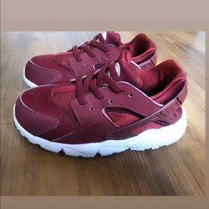 Toddler size 9 Nike huarache